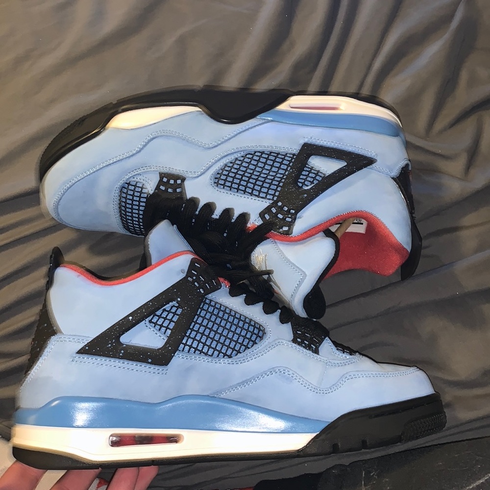Jordan 4 Travis Scott